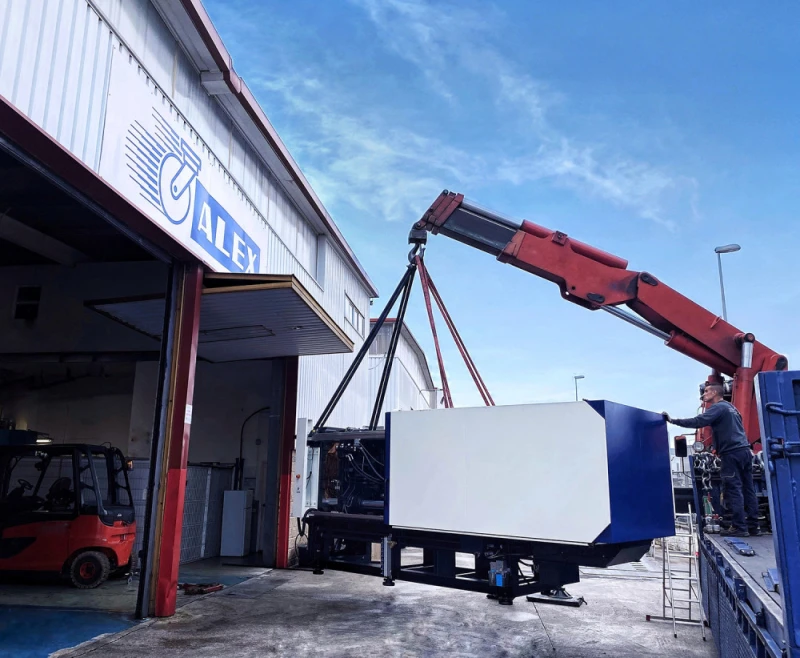 UNE MACHINE DE MOULAGE PAR INJECTION À LA POINTE DE LA TECHNOLOGIE POUR UN SERVICE PLUS RAPIDE ET PLUS FLEXIBLE